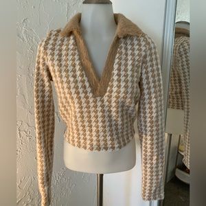 Fuzzy V-neck collared sweater